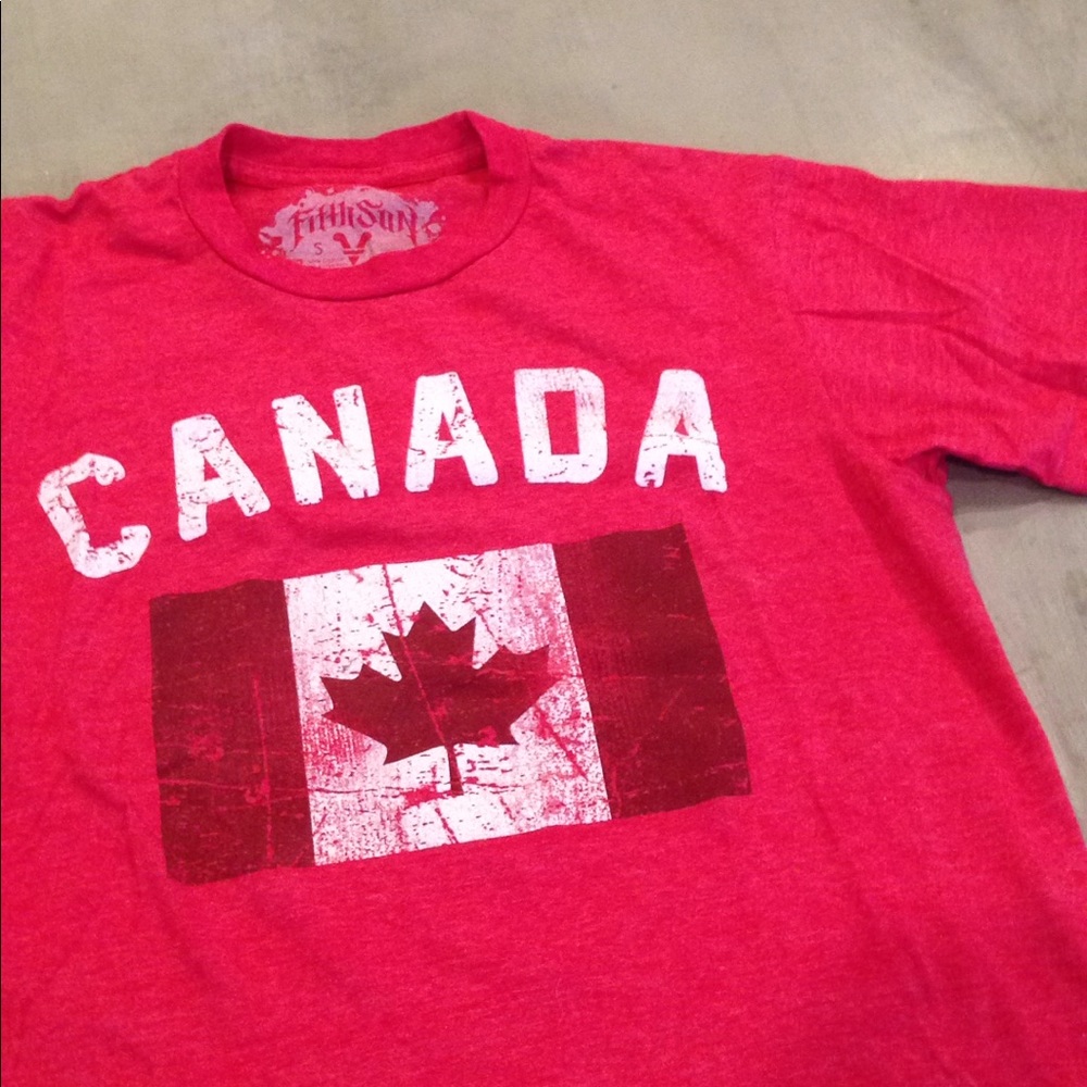 3/$30 soft Canada red Tee shirt sz Small cotton